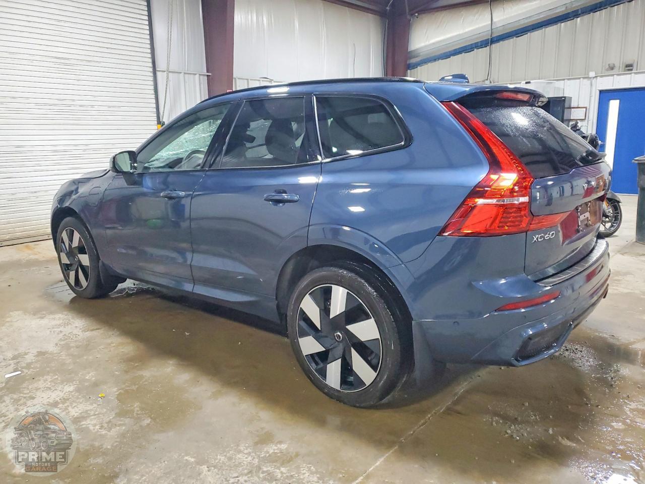 2025 VOLVO XC60 — фото 2