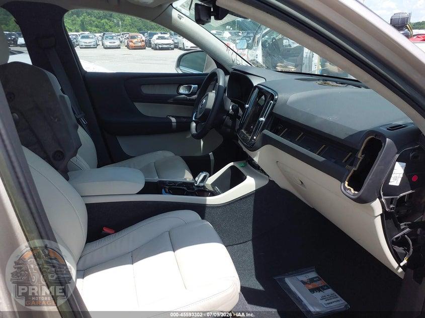 2023 VOLVO XC40 B5 PLUS BRIGHT THEME — фото 5