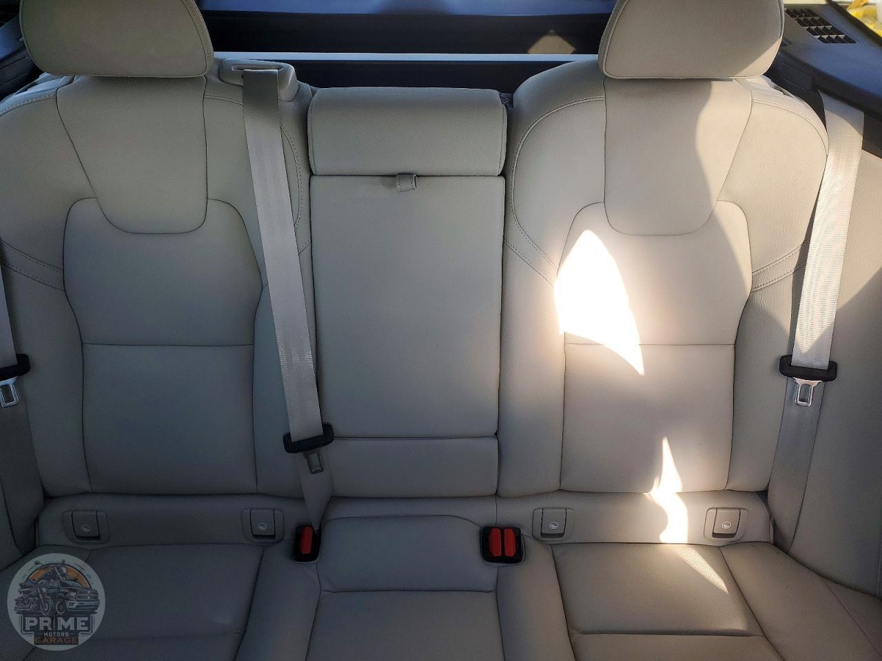 2025 VOLVO XC60 — фото 9