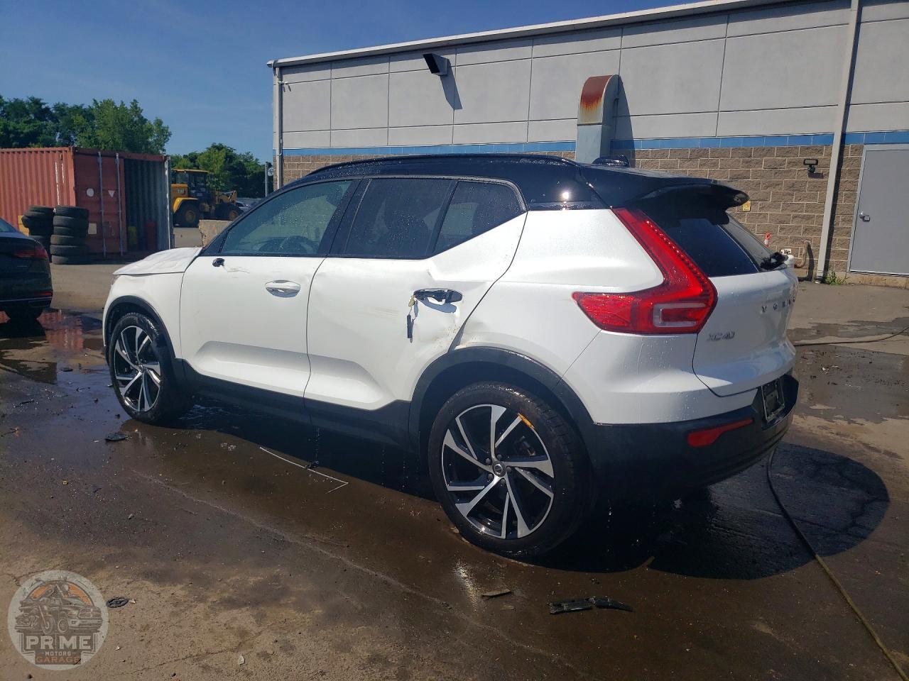 2022 VOLVO XC40 — фото 2