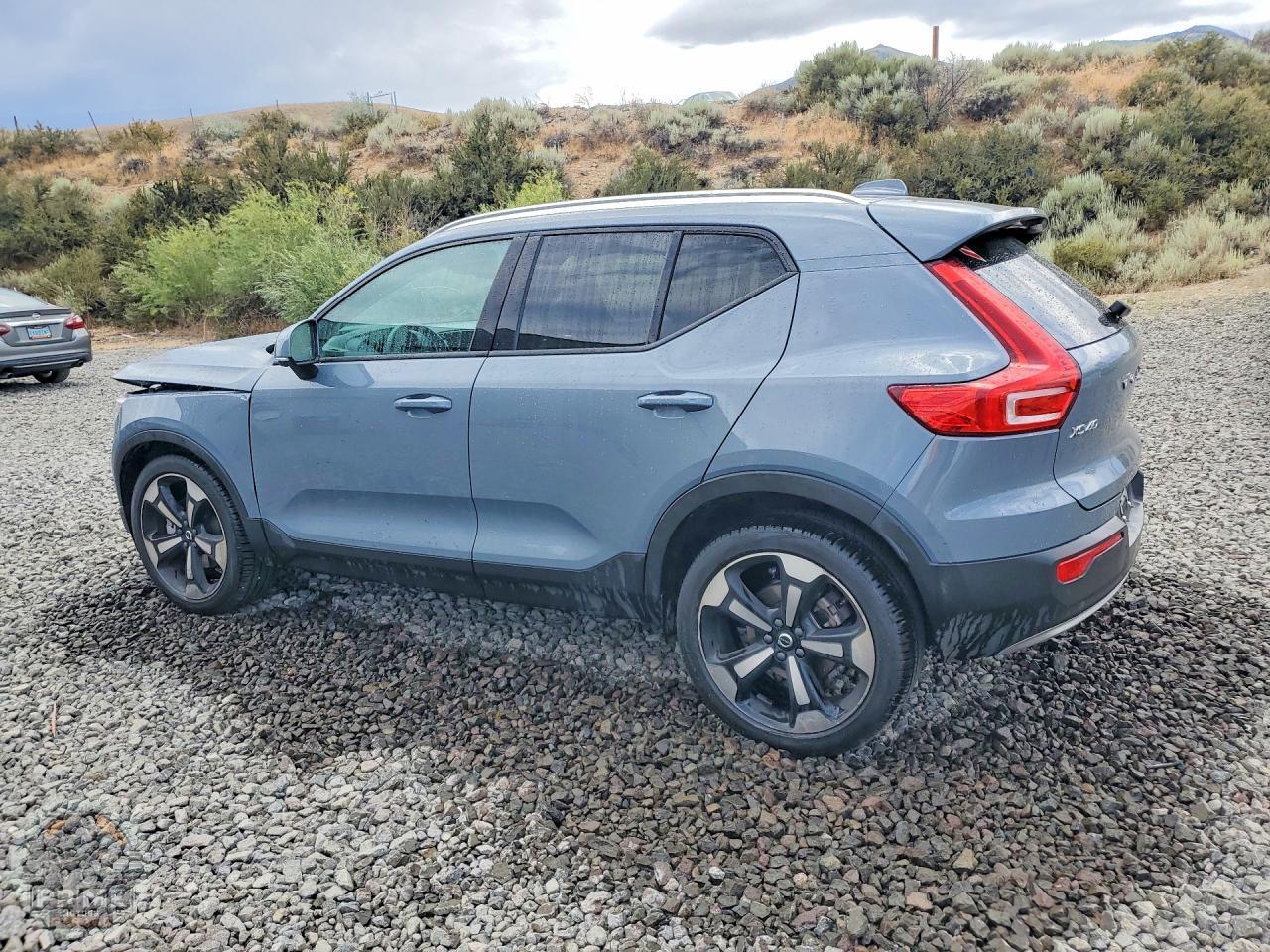 2021 VOLVO XC40 — фото 2