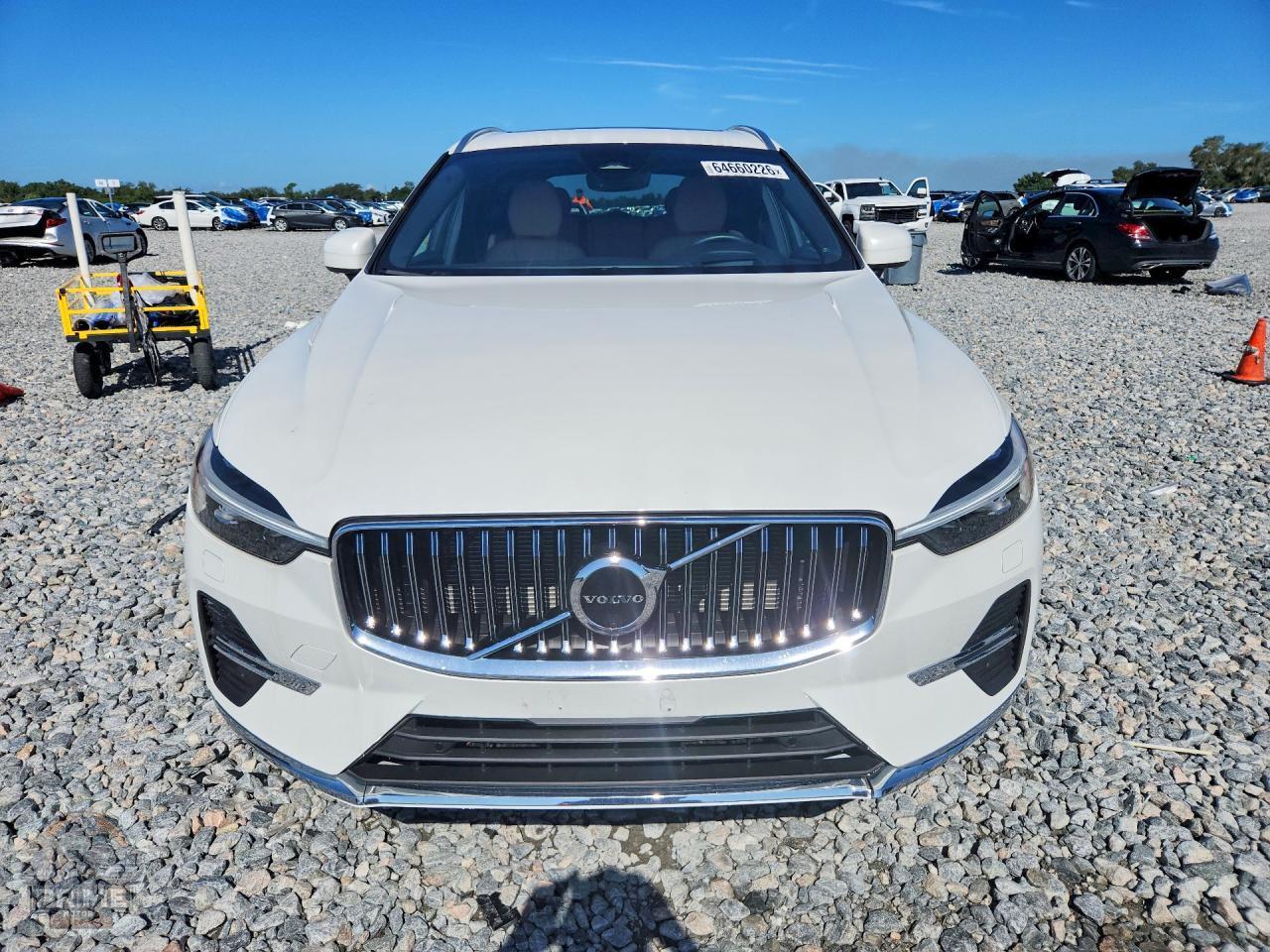 2023 VOLVO XC60 — фото 4