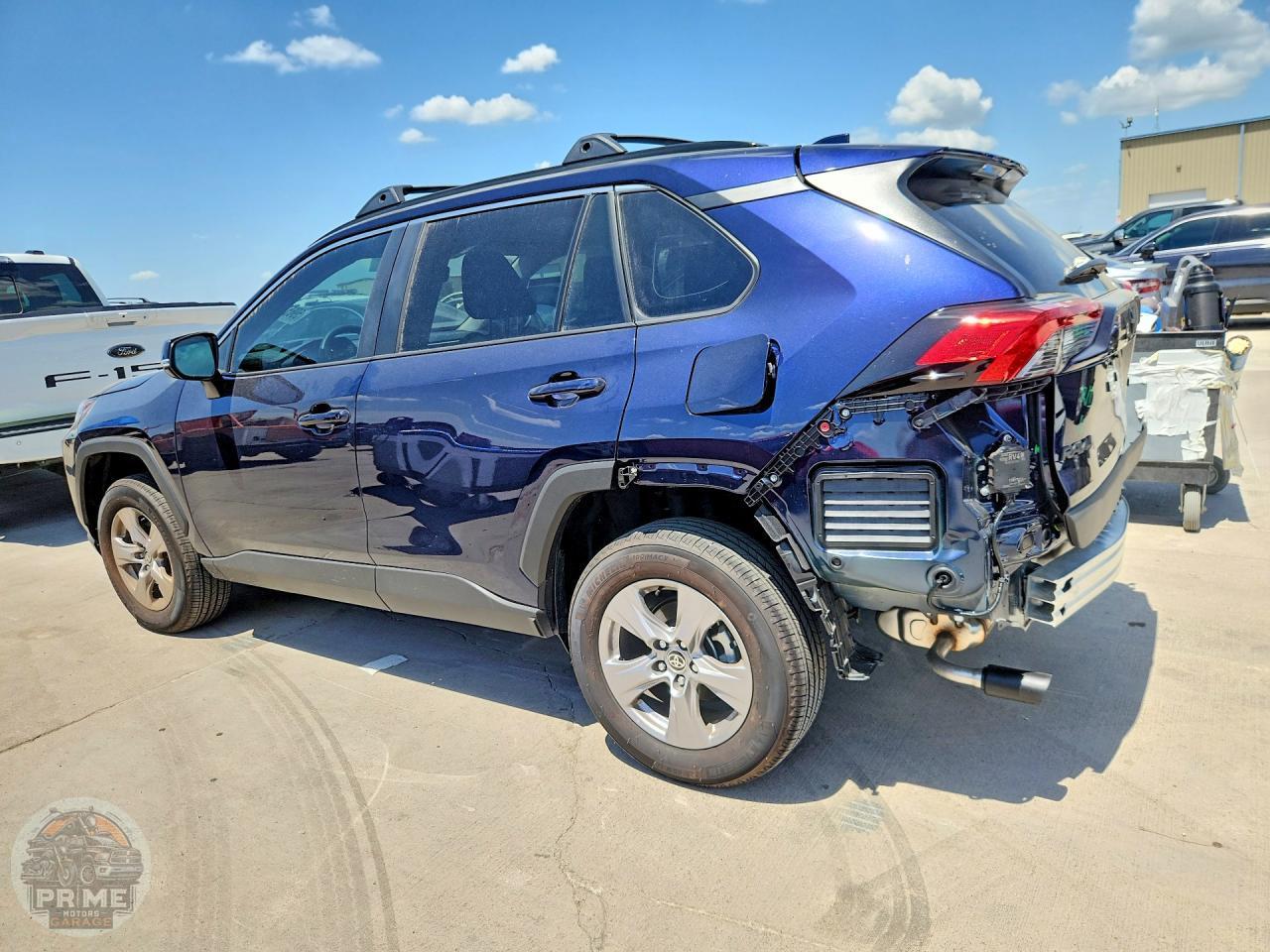 2025 TOYOTA RAV4 — фото 2
