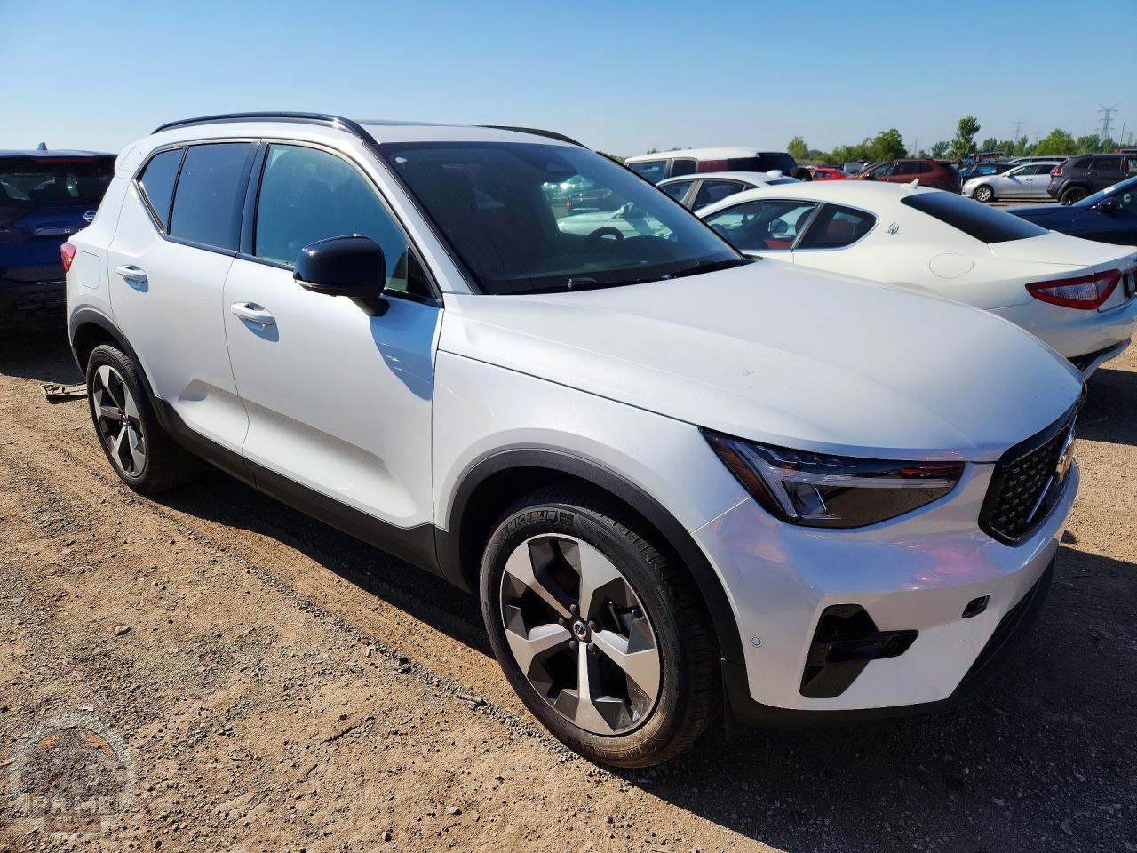2025 VOLVO XC40 — фото 4