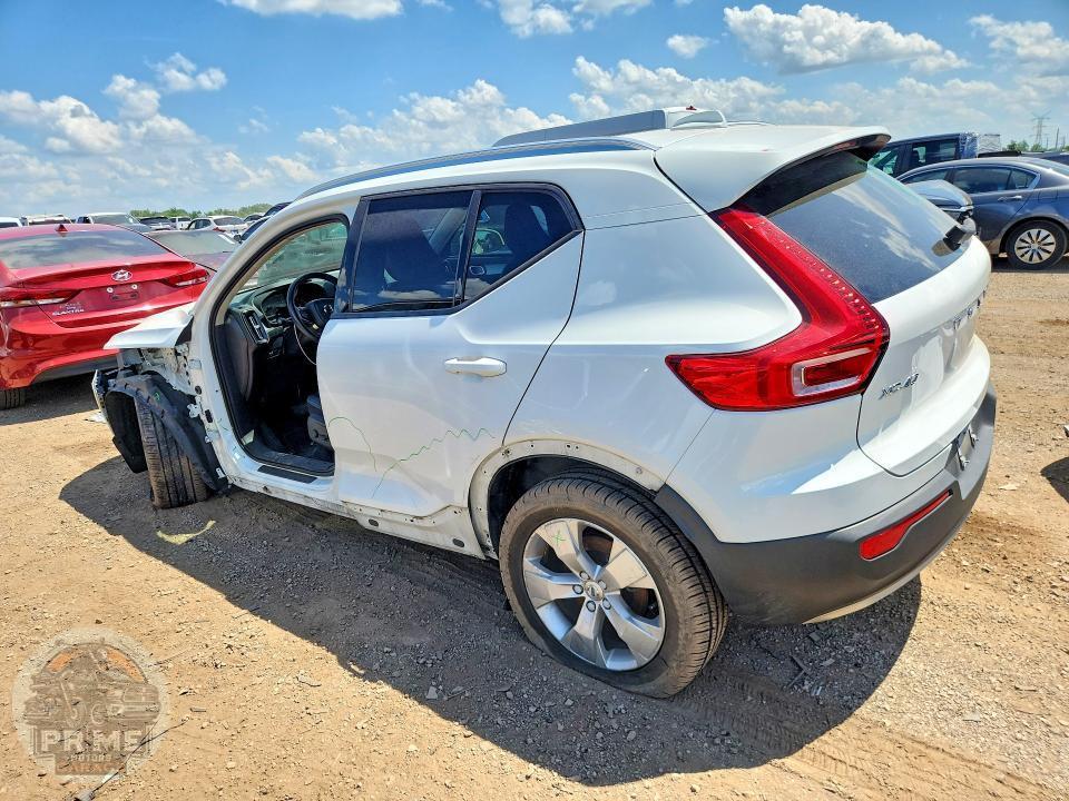 2020 VOLVO XC40 — фото 2