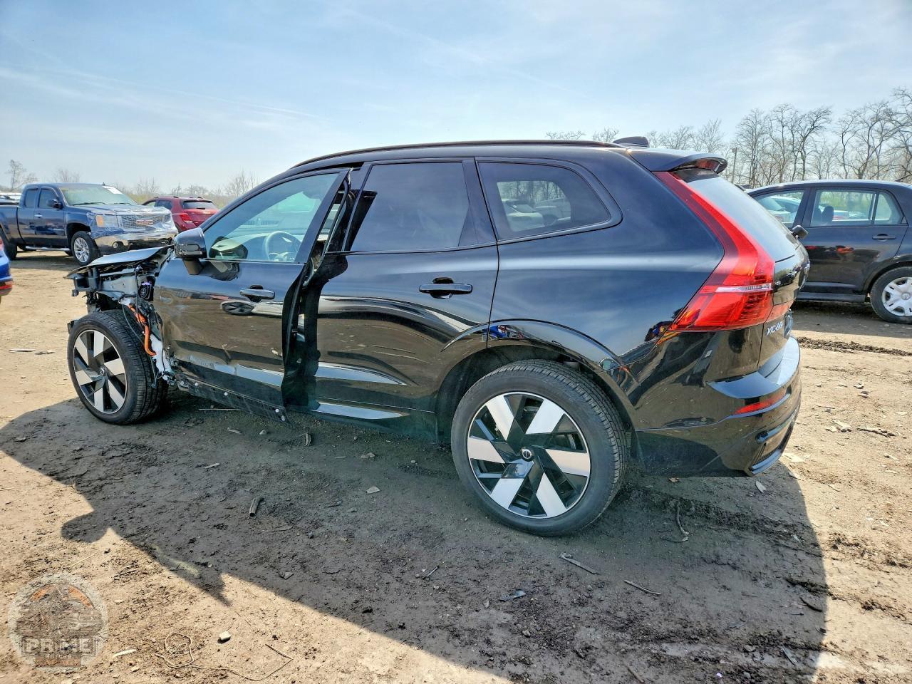 2025 VOLVO XC60 — фото 2