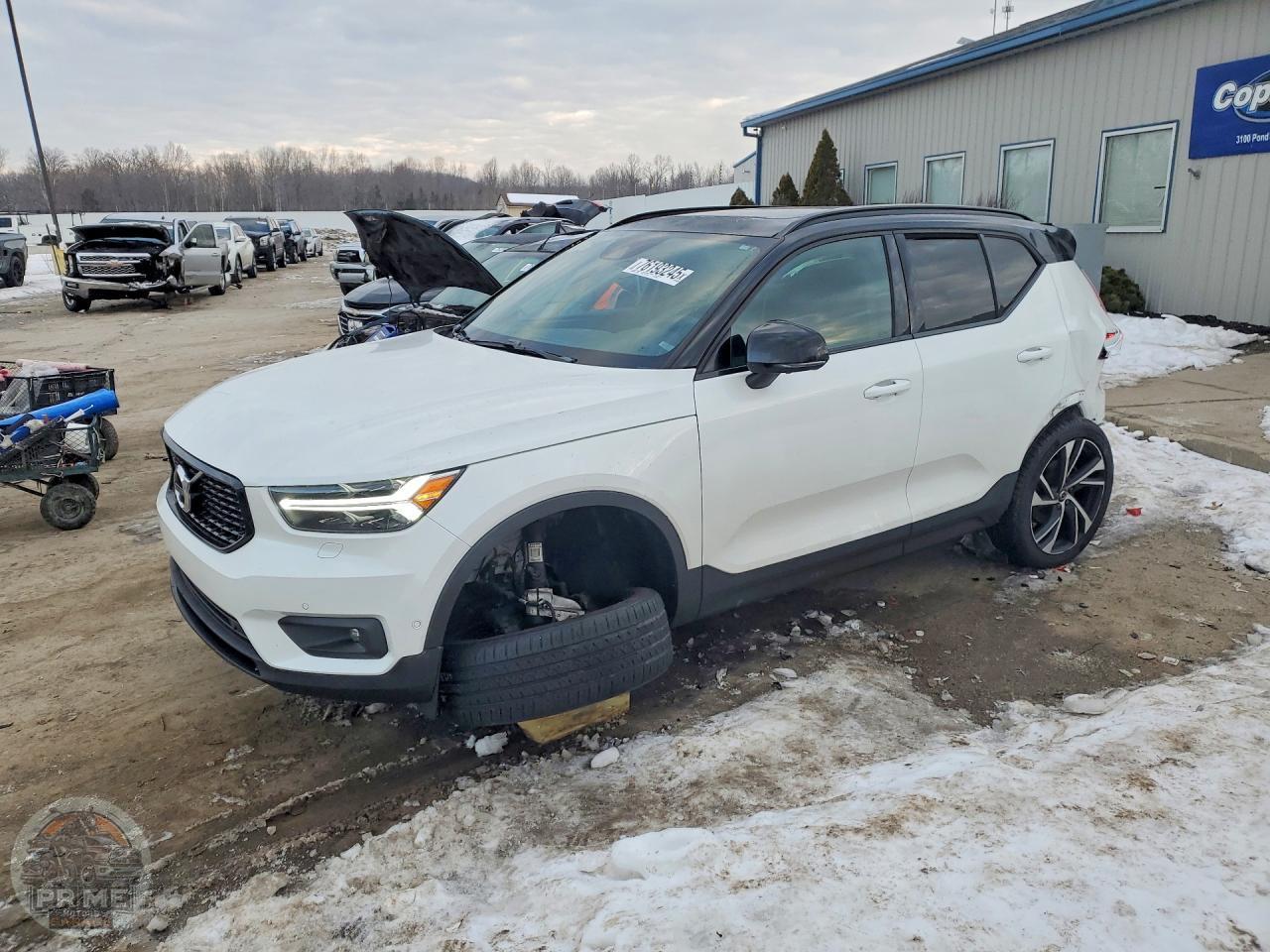 2020 VOLVO XC40 — фото 1