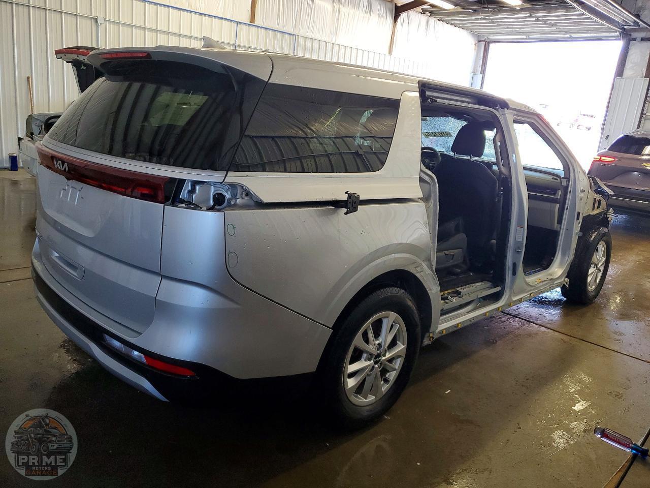 2022 KIA CARNIVAL — фото 3