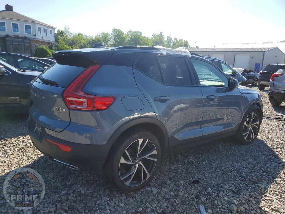 2020 VOLVO XC40 — фото 9