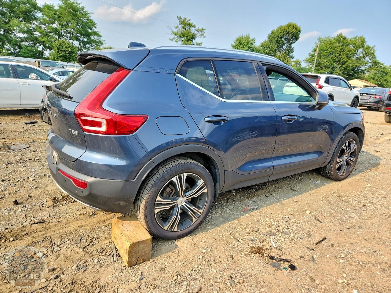 2020 VOLVO XC40 — фото 3