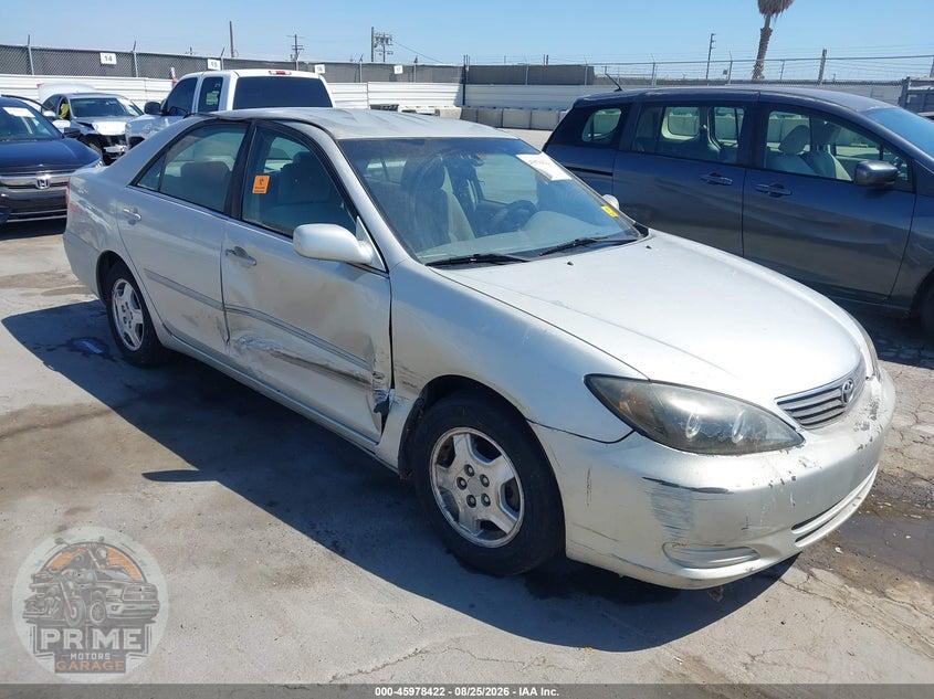 2002 TOYOTA CAMRY LE V6 — фото 1