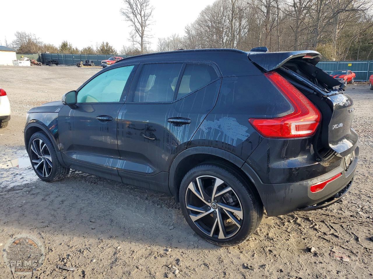 2022 VOLVO XC40 — фото 2