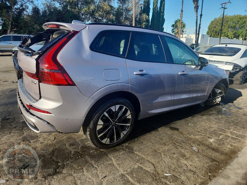2026 VOLVO XC60 — фото 3