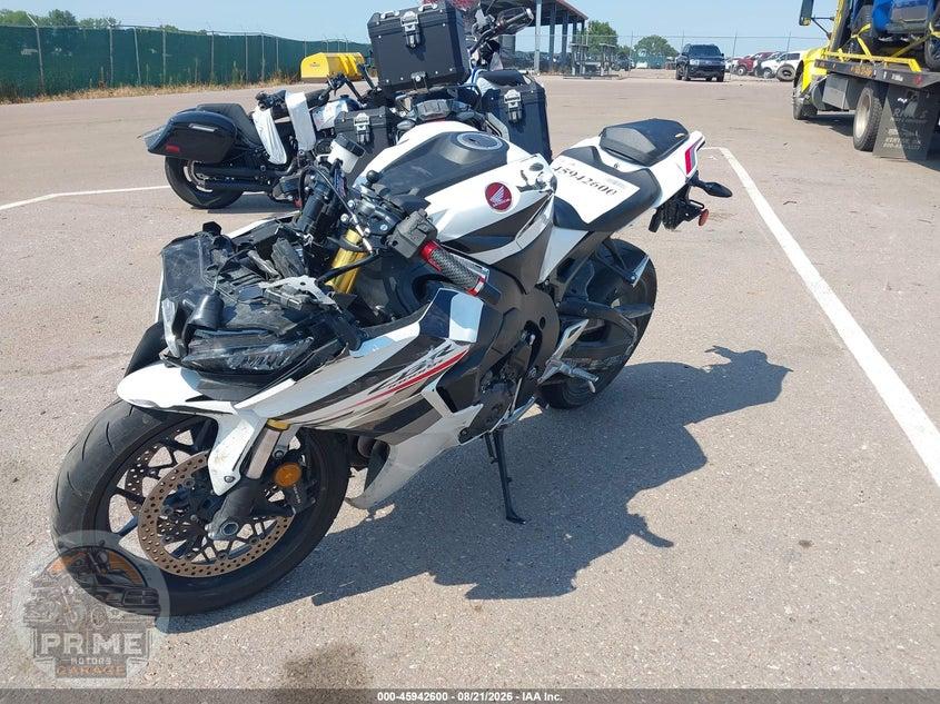 2026 HONDA CBR1000 RR — фото 2