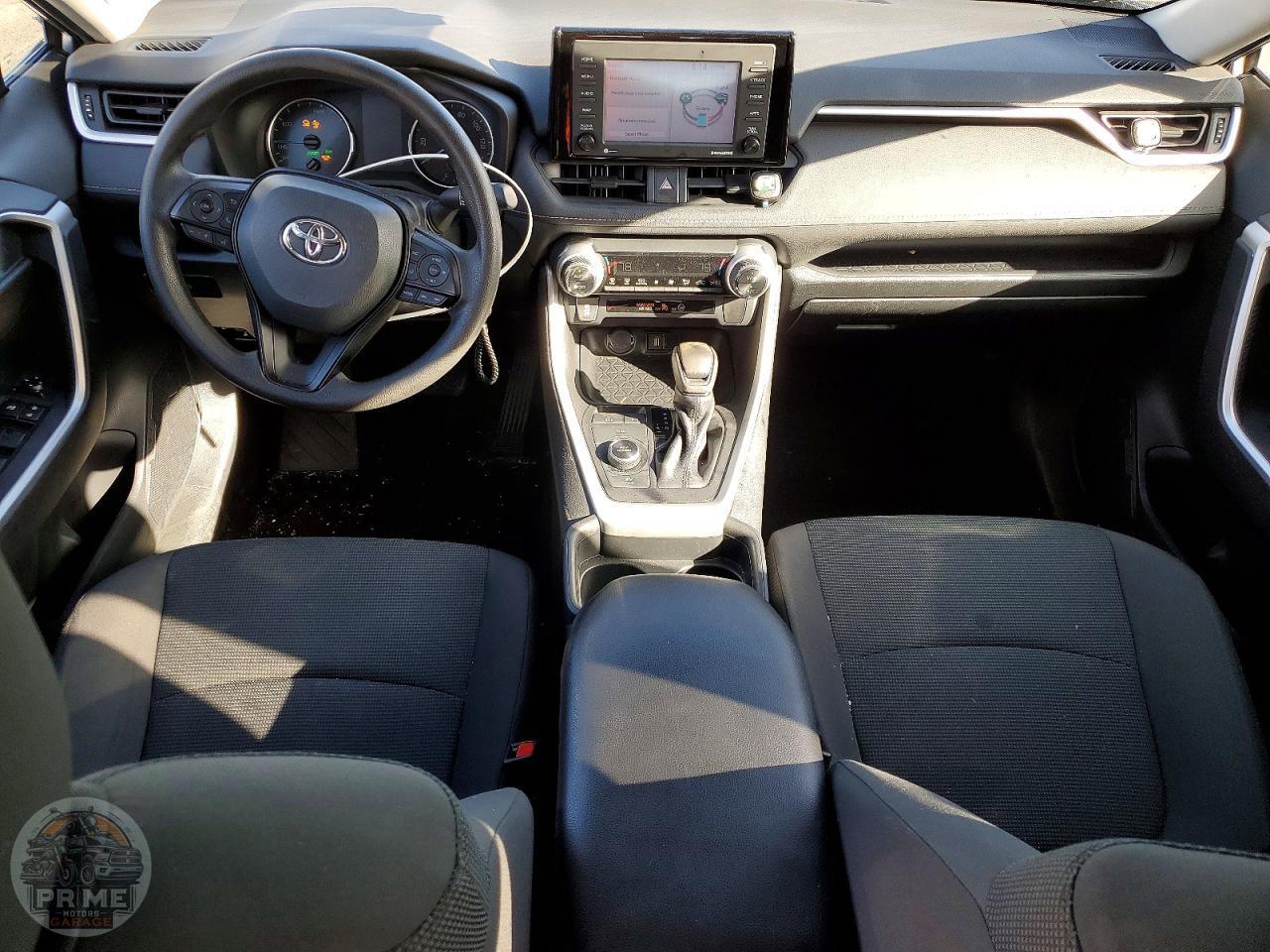 2020 TOYOTA RAV4 — фото 8
