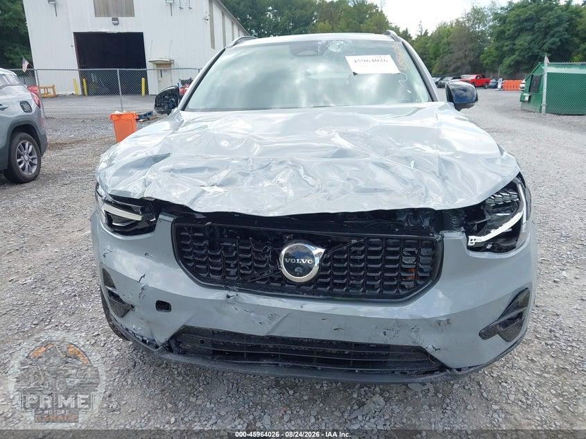 2026 VOLVO XC40 PLUS, B5 AWD GAS (MILD HYBRID), DARK — фото 6