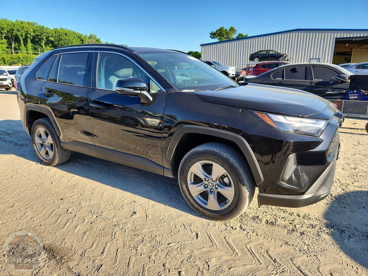 2025 TOYOTA RAV4 — фото 4