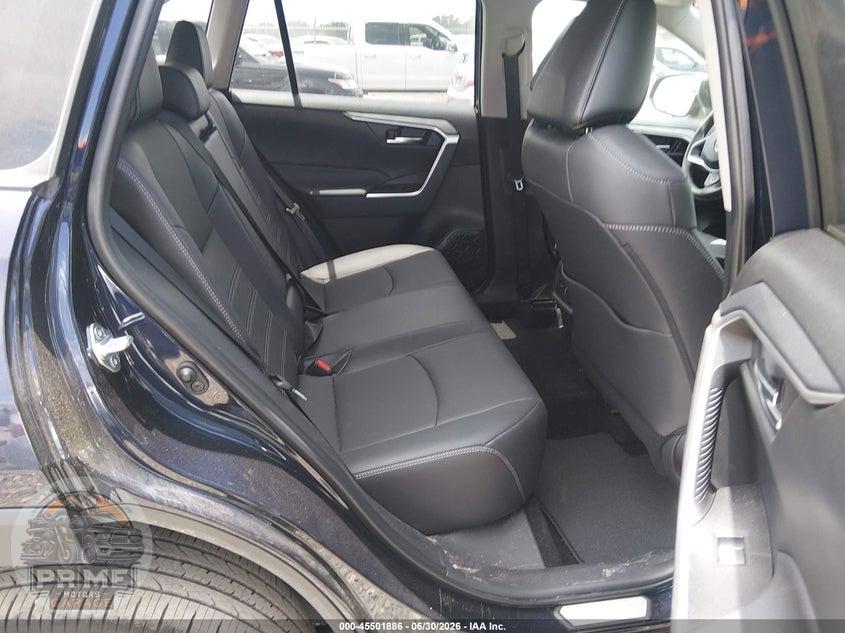 2025 TOYOTA RAV4 XLE PREMIUM — фото 8