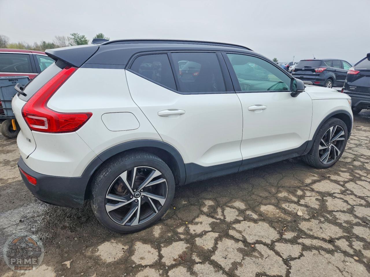 2021 VOLVO XC40 — фото 3