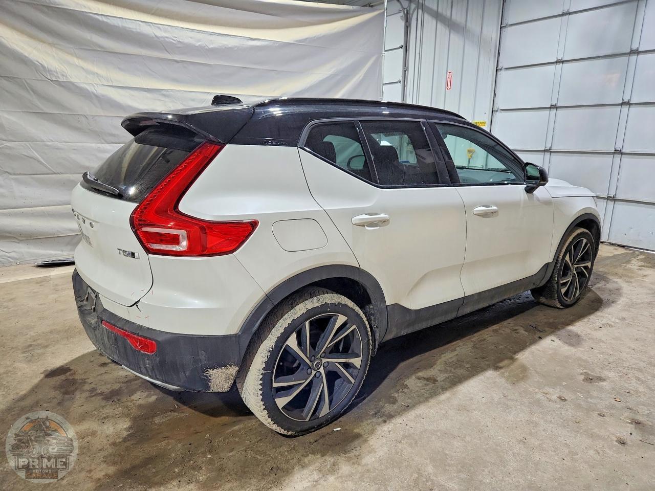 2020 VOLVO XC40 — фото 3