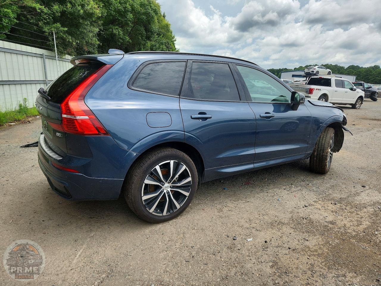 2025 VOLVO XC60 — фото 3