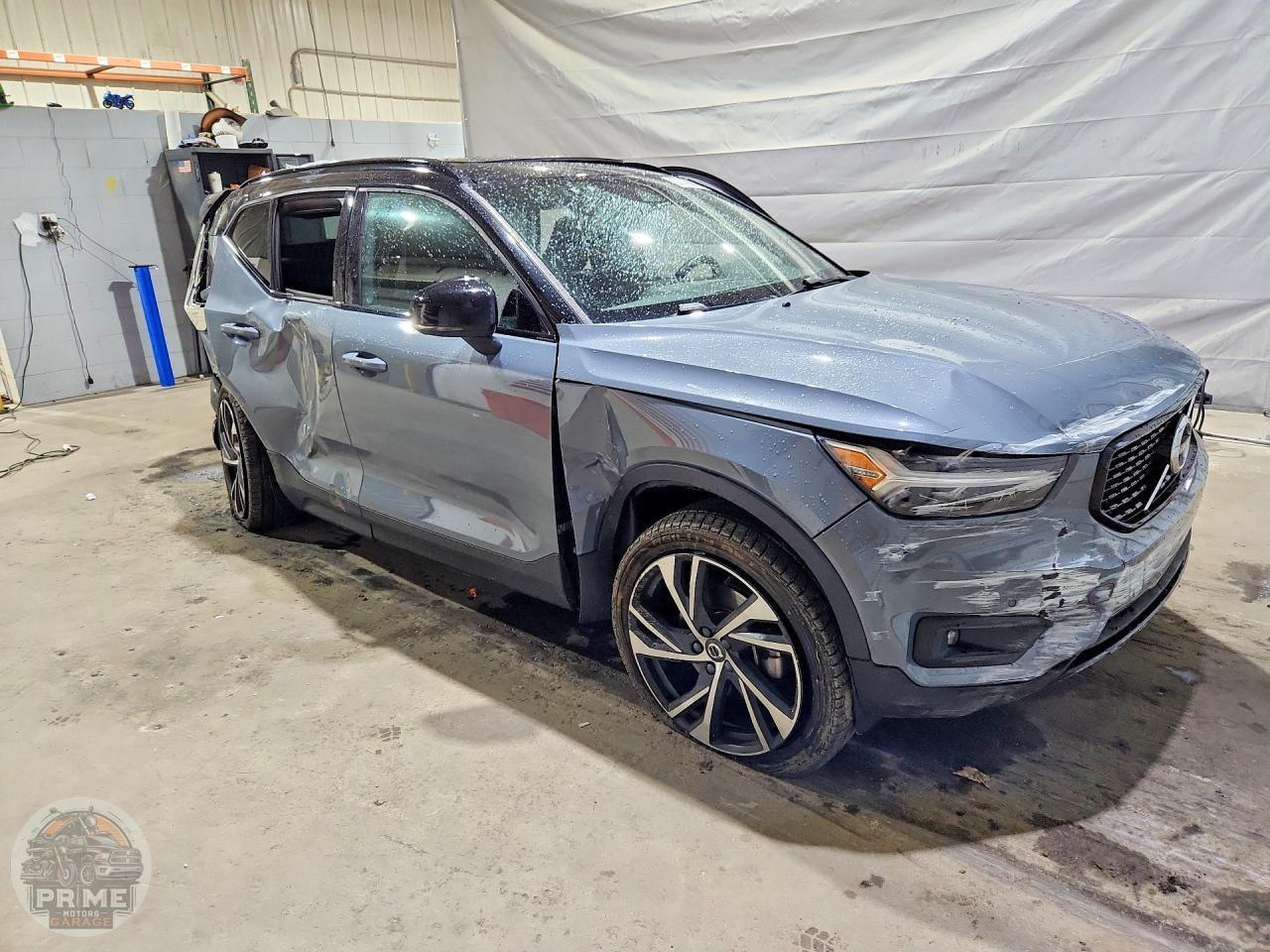 2021 VOLVO XC40 — фото 4