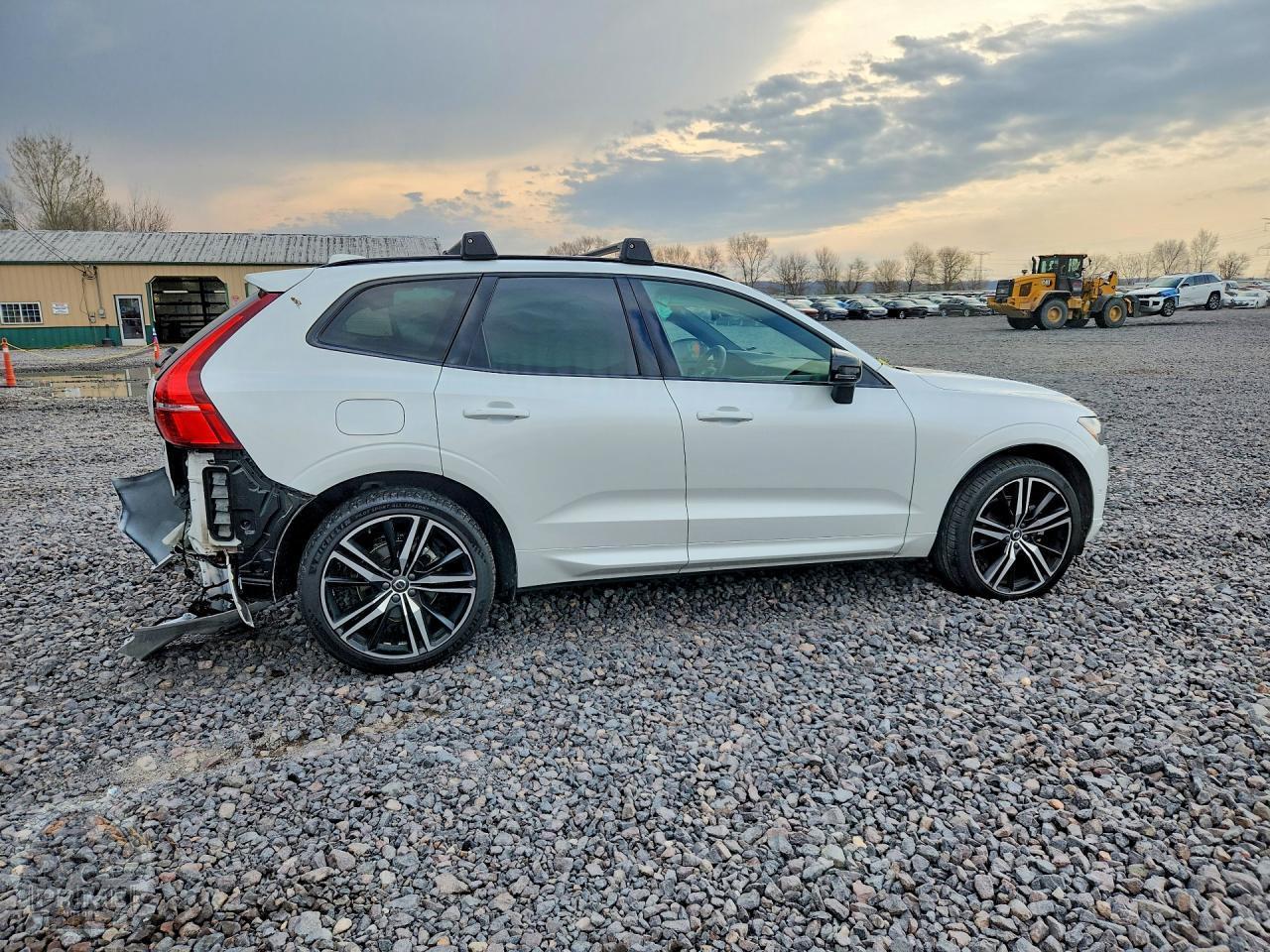2021 VOLVO XC60 — фото 3