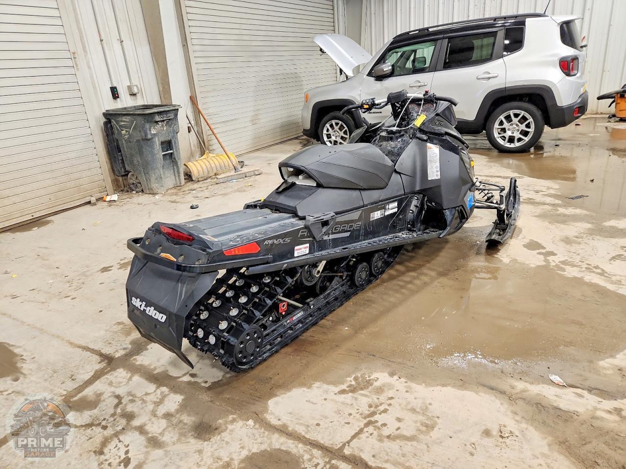 2017 SKI-DOO RENEGADE — фото 4