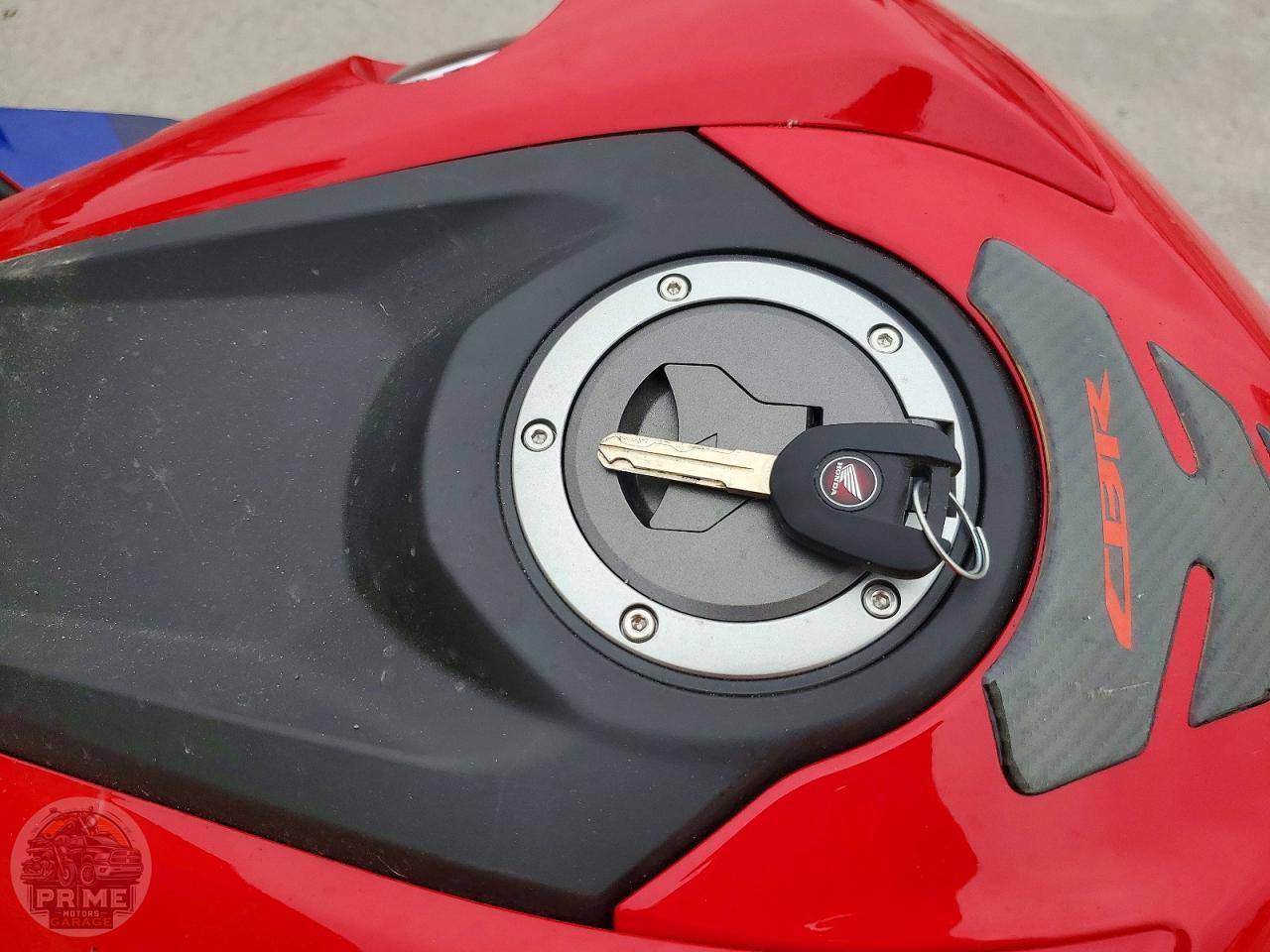 2022 HONDA CBR1000 — фото 8