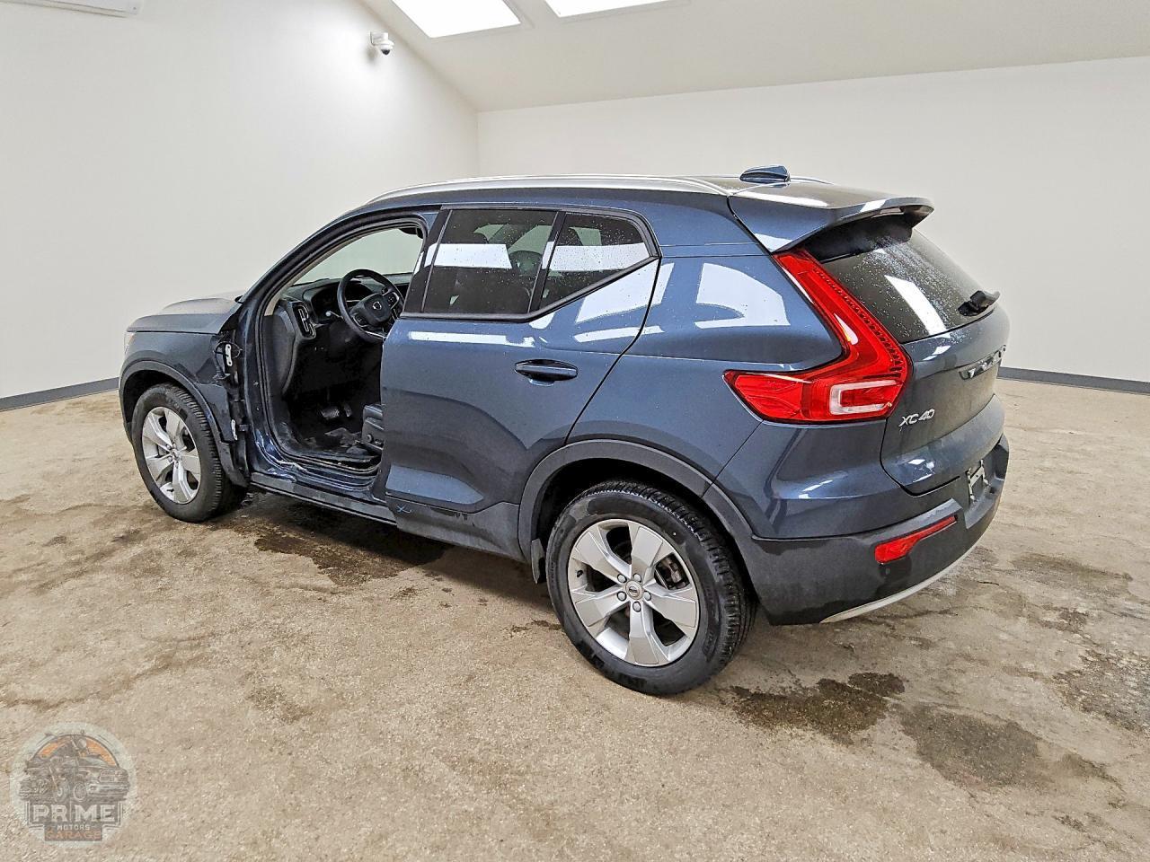 2022 VOLVO XC40 — фото 2