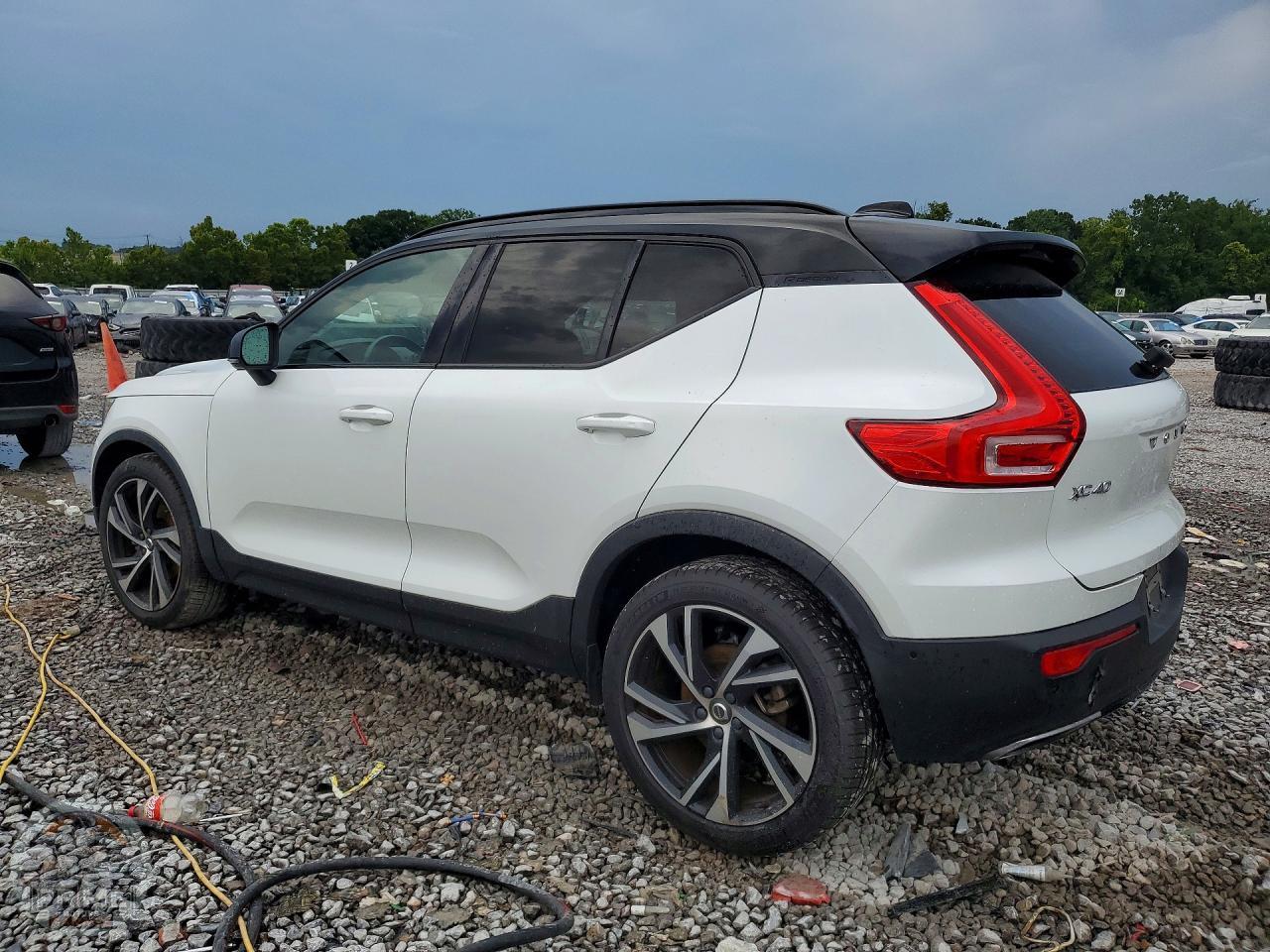2020 VOLVO XC40 — фото 2