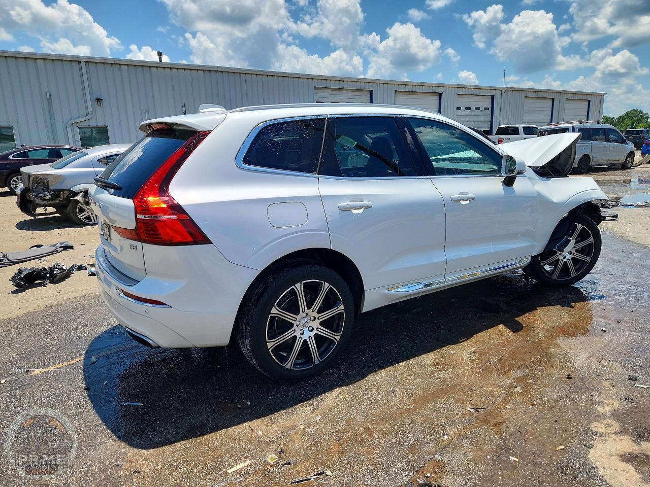 2021 VOLVO XC60 — фото 3