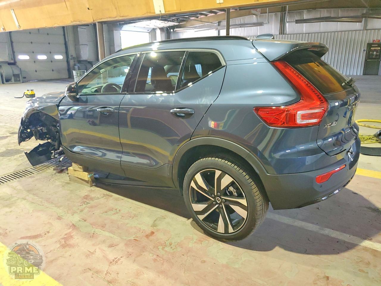 2026 VOLVO XC40 — фото 2