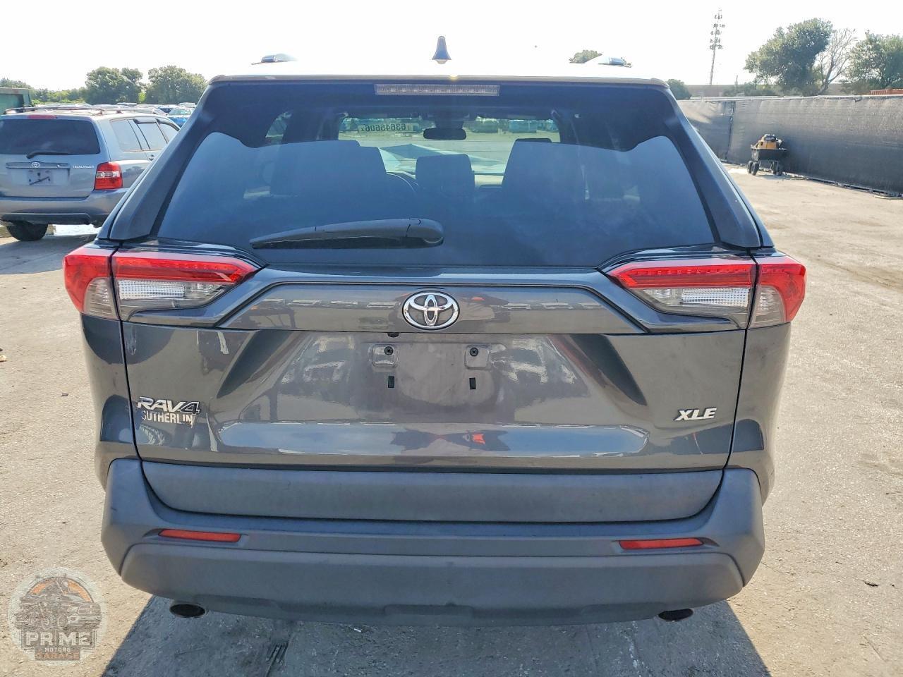 2020 TOYOTA RAV4 — фото 6