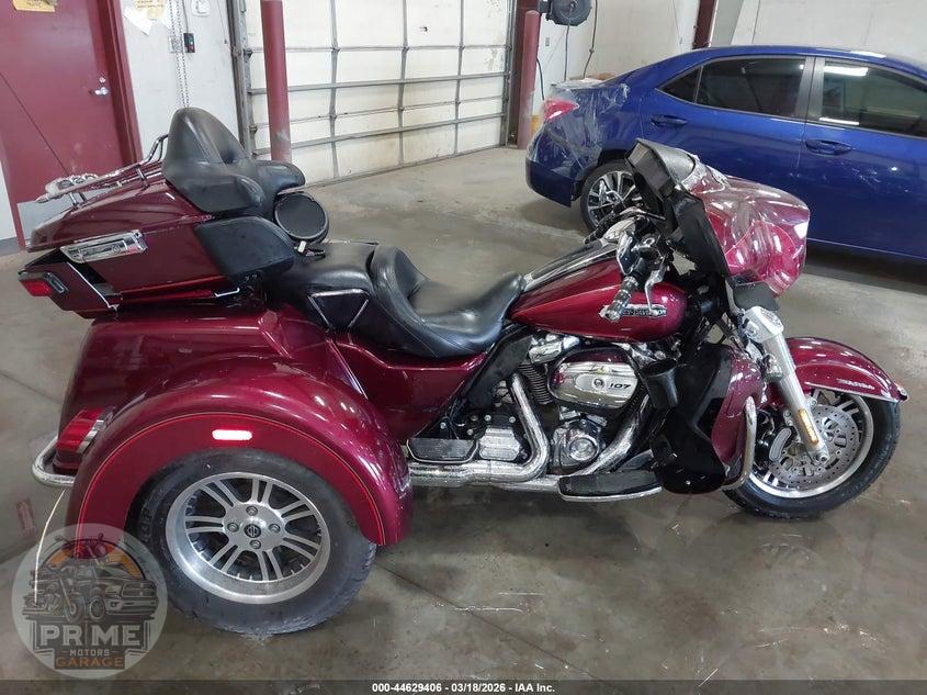 2017 HARLEY-DAVIDSON FLHTCUTG (TRI GLIDE ULTRA CLASSIC) TRI GLIDE ULTRA — фото 11