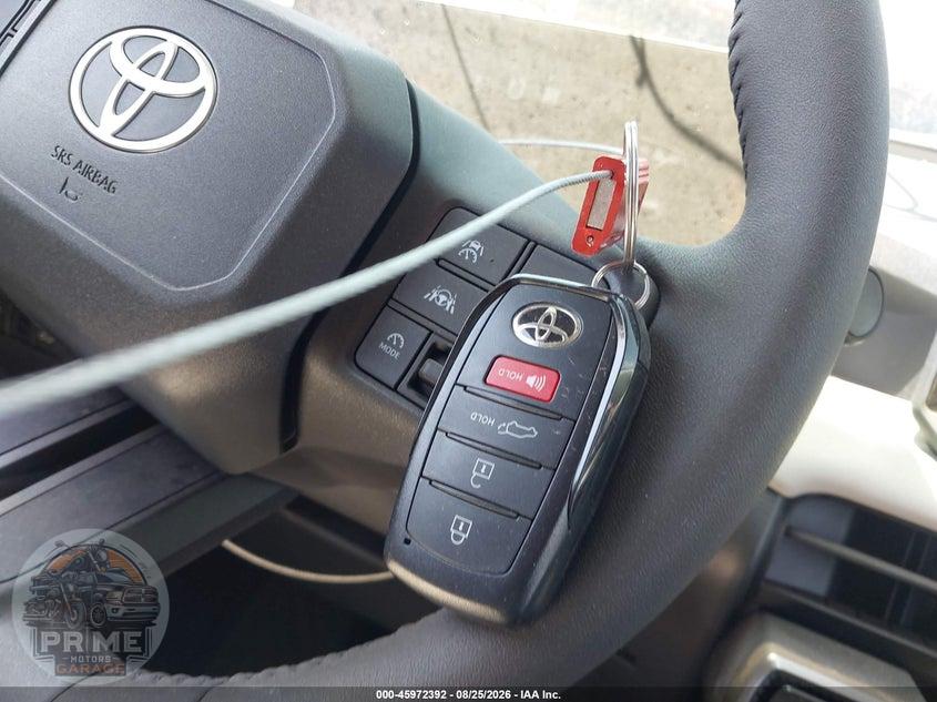 2026 TOYOTA RAV4 XLE PREMIUM — фото 11