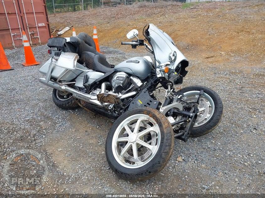 2015 HARLEY-DAVIDSON FLHTCUL (ULTRA CLASSIC LOW) ULTRA CLASSIC LOW — фото 1