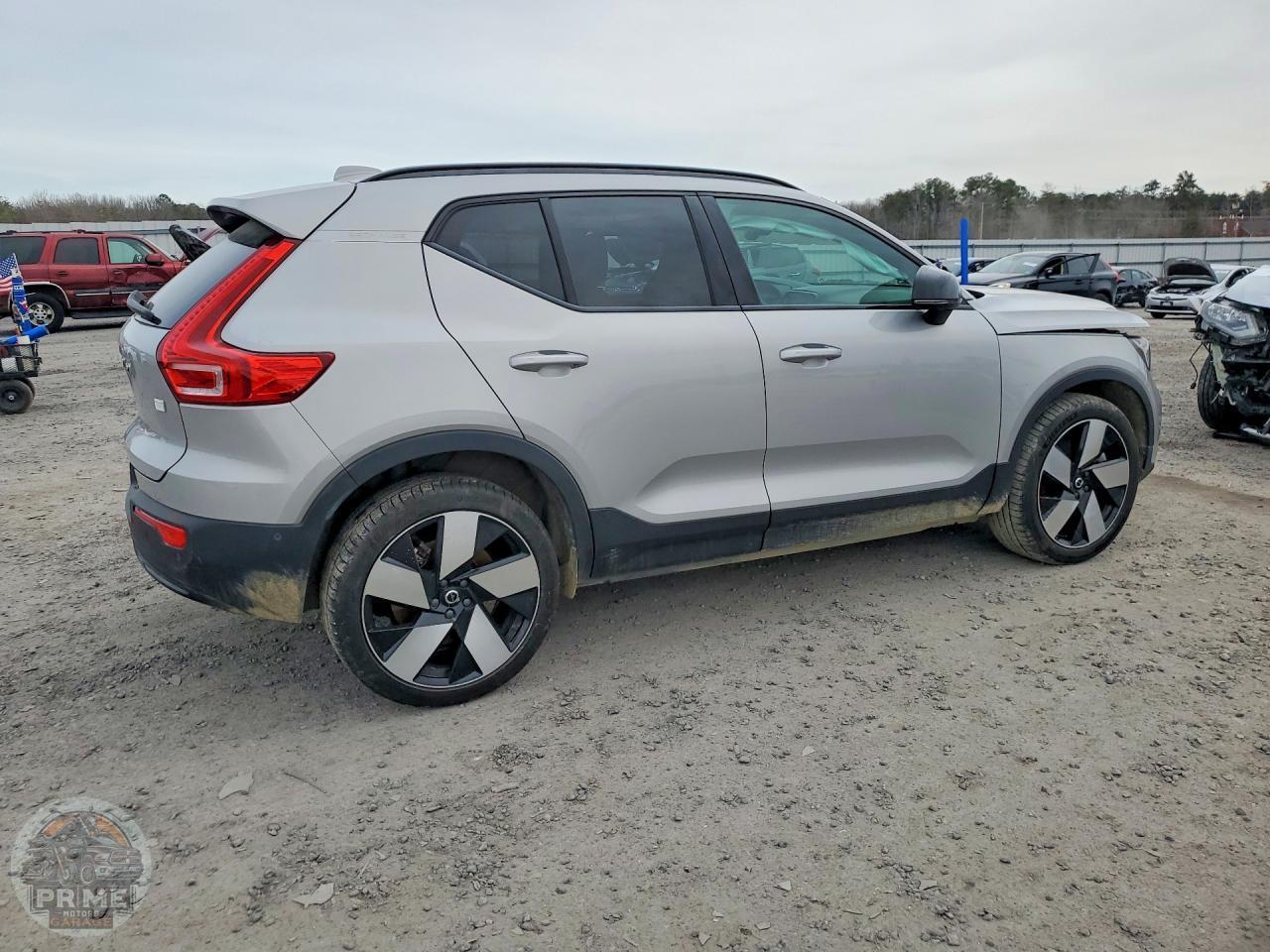 2023 VOLVO XC40 — фото 3
