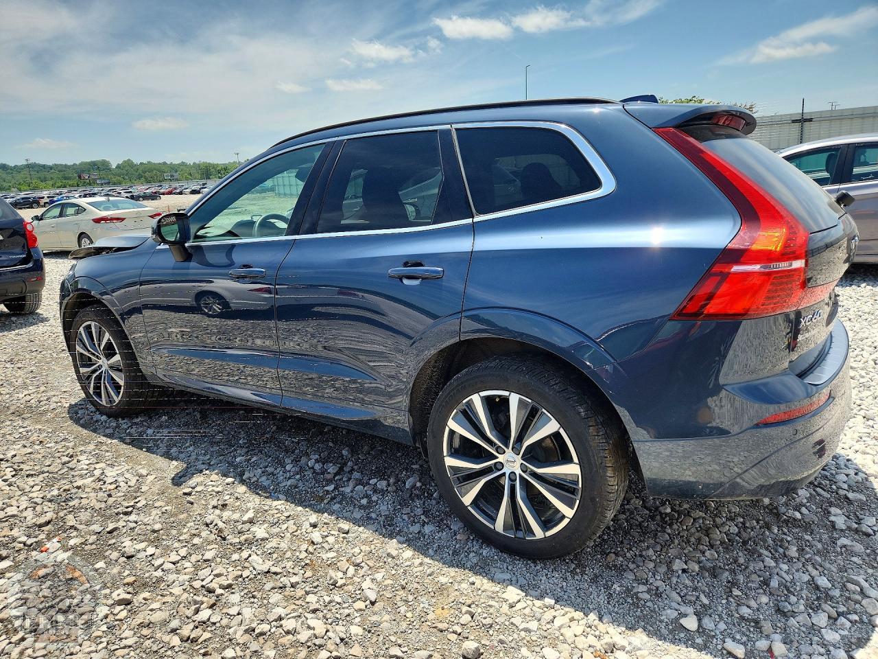 2022 VOLVO XC60 — фото 2