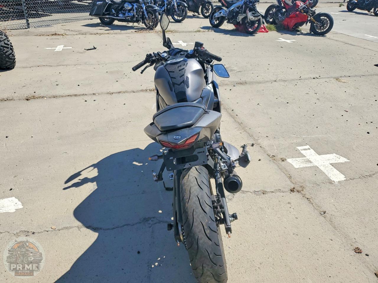 2016 YAMAHA YZFR3 — фото 4