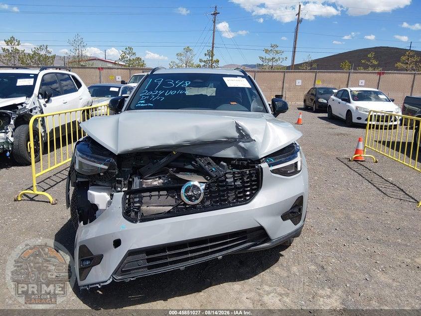 2024 VOLVO XC40 B5 PLUS DARK THEME — фото 15