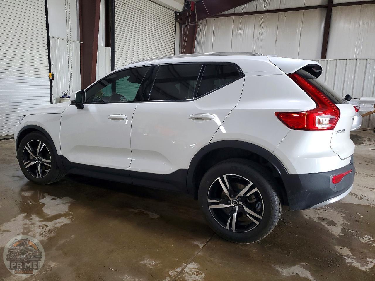 2023 VOLVO XC40 — фото 2
