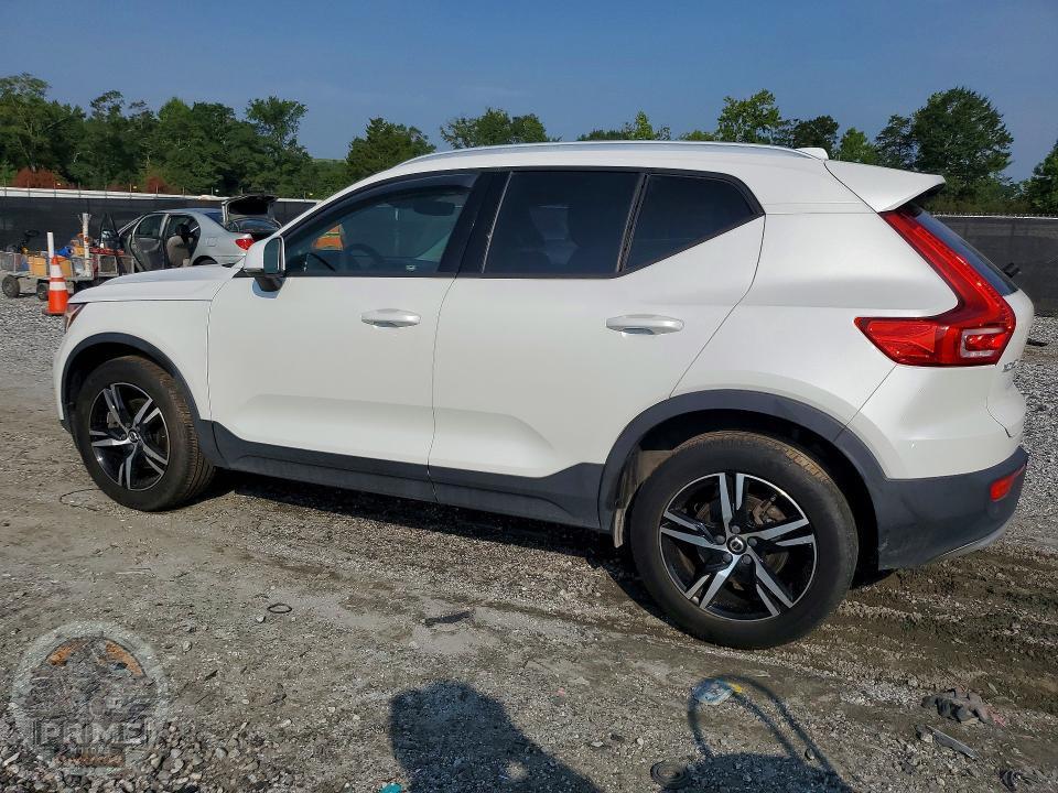 2023 VOLVO XC40 — фото 2