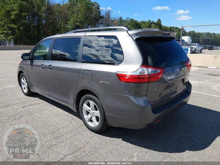 2017 TOYOTA SIENNA LE 8 PASSENGER — фото 3