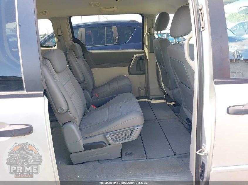 2008 CHRYSLER TOWN & COUNTRY LX — фото 8