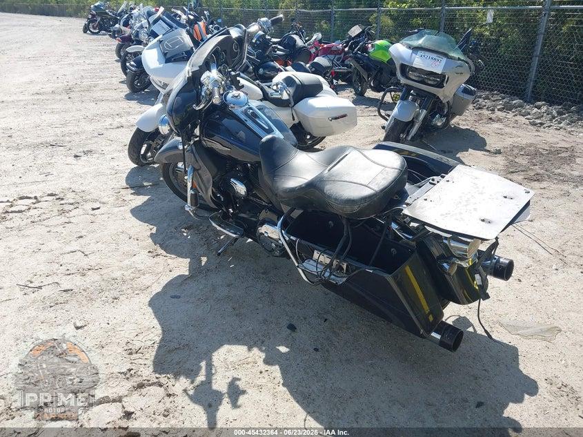 2013 HARLEY-DAVIDSON FLHTCUSE (CVO ULTRA CLASSIC SCREAMIN EAGLE) CVO ULTRA ELECGLIDE/ANNIV — фото 3