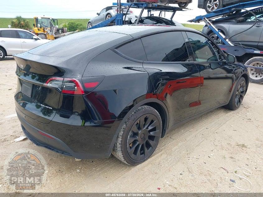 2024 TESLA MODEL Y LONG RANGE DUAL MOTOR ALL-WHEEL DRIVE — фото 4
