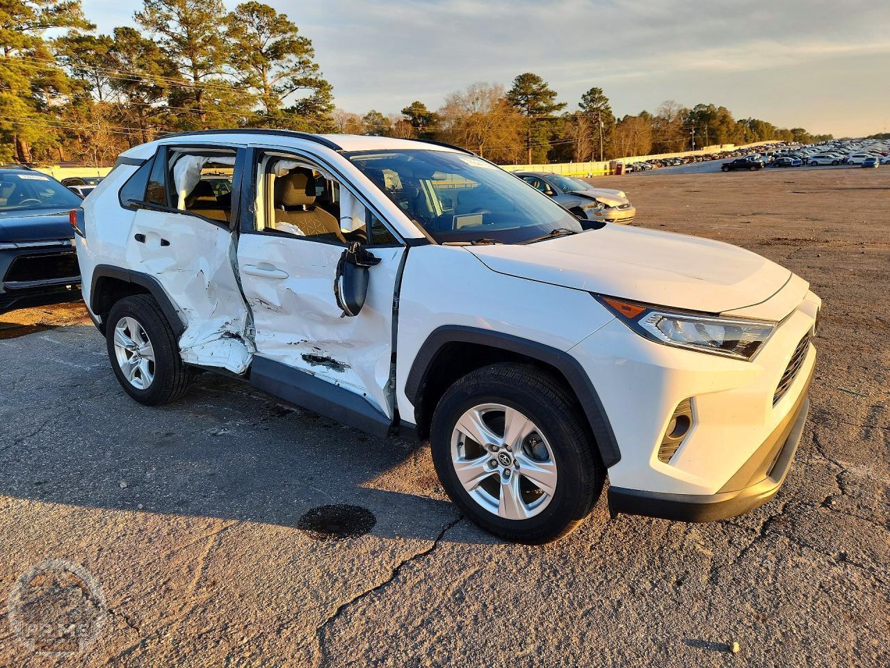 2020 TOYOTA RAV4 — фото 4