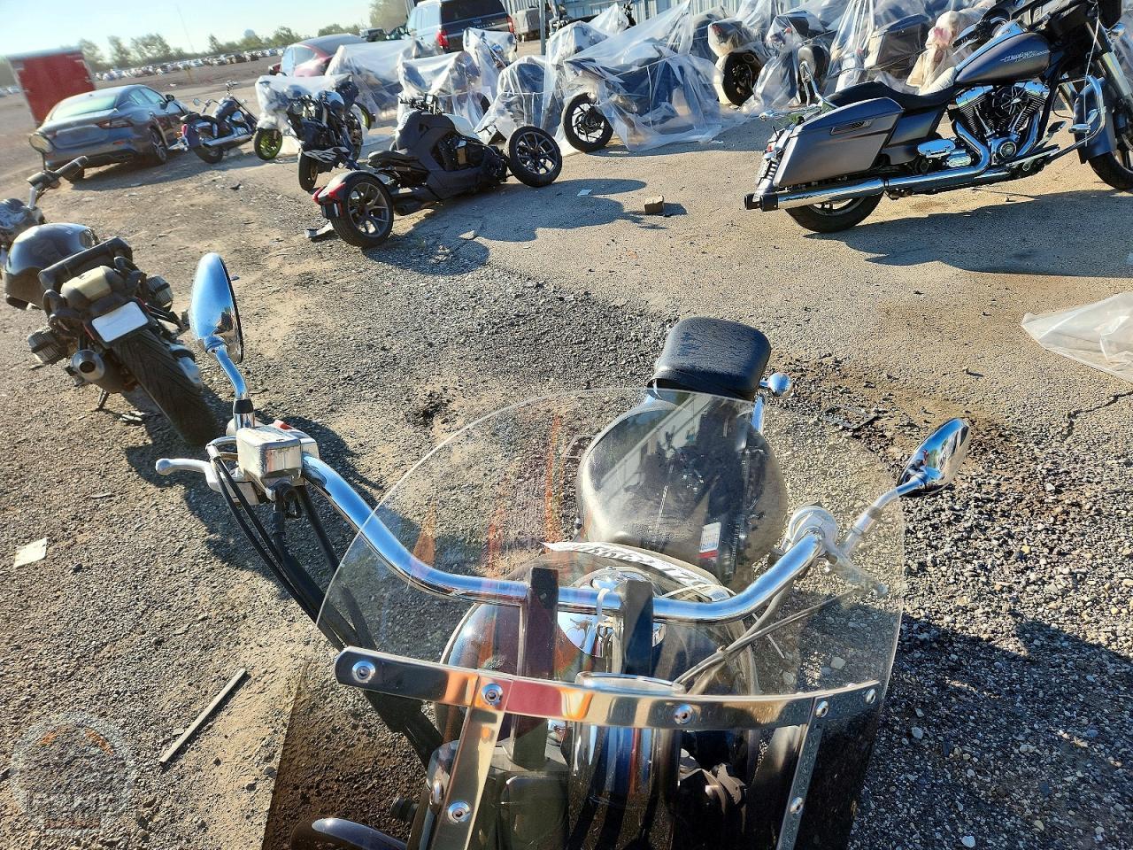 2000 HONDA VT750 — фото 9