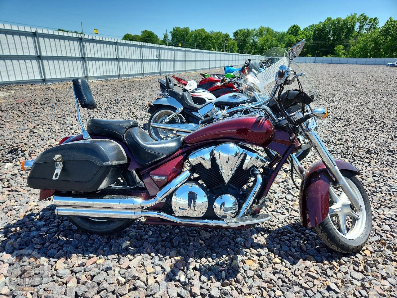 2011 HONDA VT1300 — фото 1